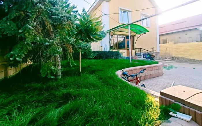 Продается:  Дом, мкр Коктобе, Камар Сулу 43а — Яблочная/Кабанбай батыра - купить дом на Nedvizhimostpro.kz