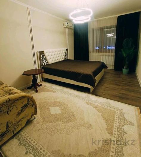 Сдается в аренду посуточно: 4 комнатная квартира, мкр Кадыра Мырза-Али — ТРЦ ,, Орал 