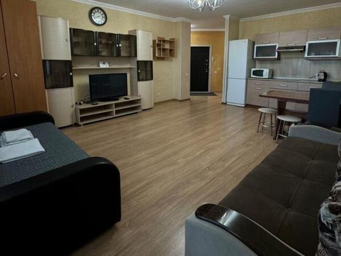 Сдается в аренду посуточно: 4 комнатная квартира посуточно, Абая 61/2 - 105 - снять квартиру на Nedvizhimostpro.kz